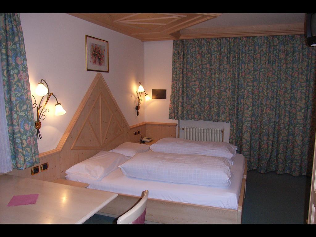 Hotel Olympia Arabba Room photo